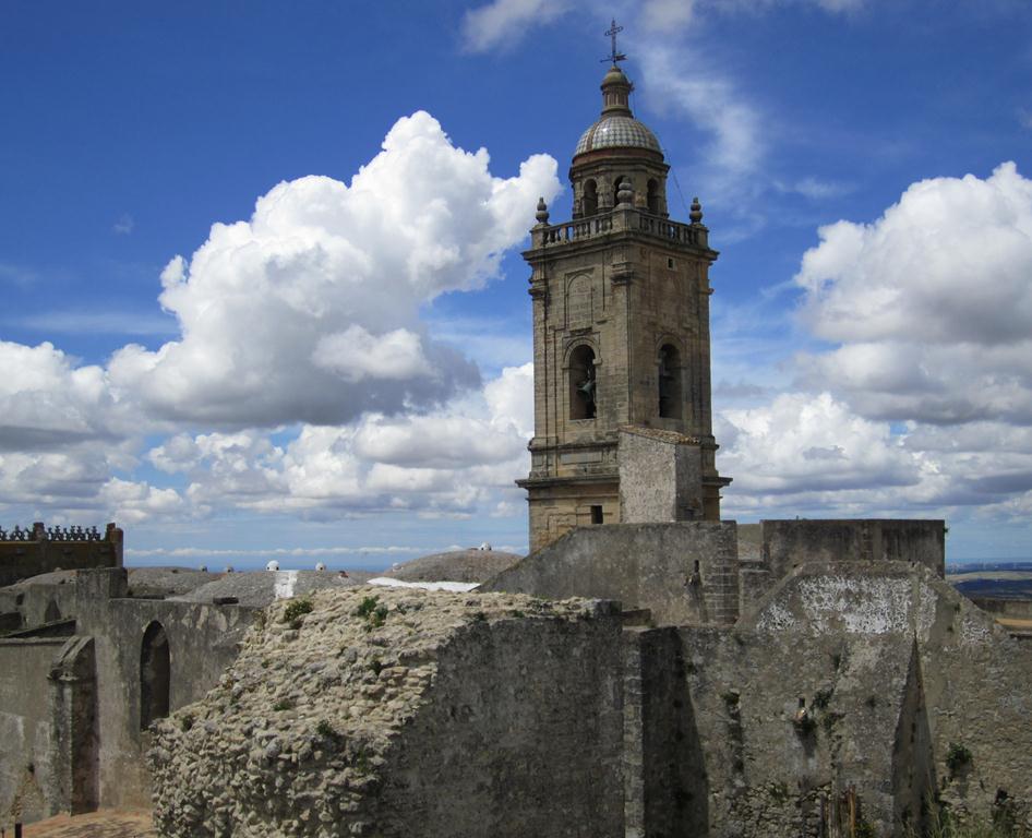 Überreste der Alcazar mit Glockenturm